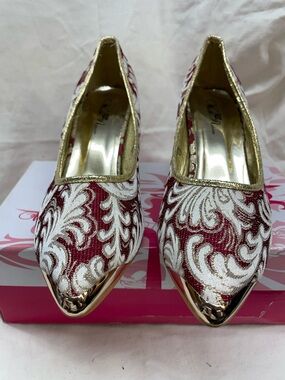 NEW!!! Wild rose Red and Cream Brocade with gold Toe Heels with Gold Trim sz 11